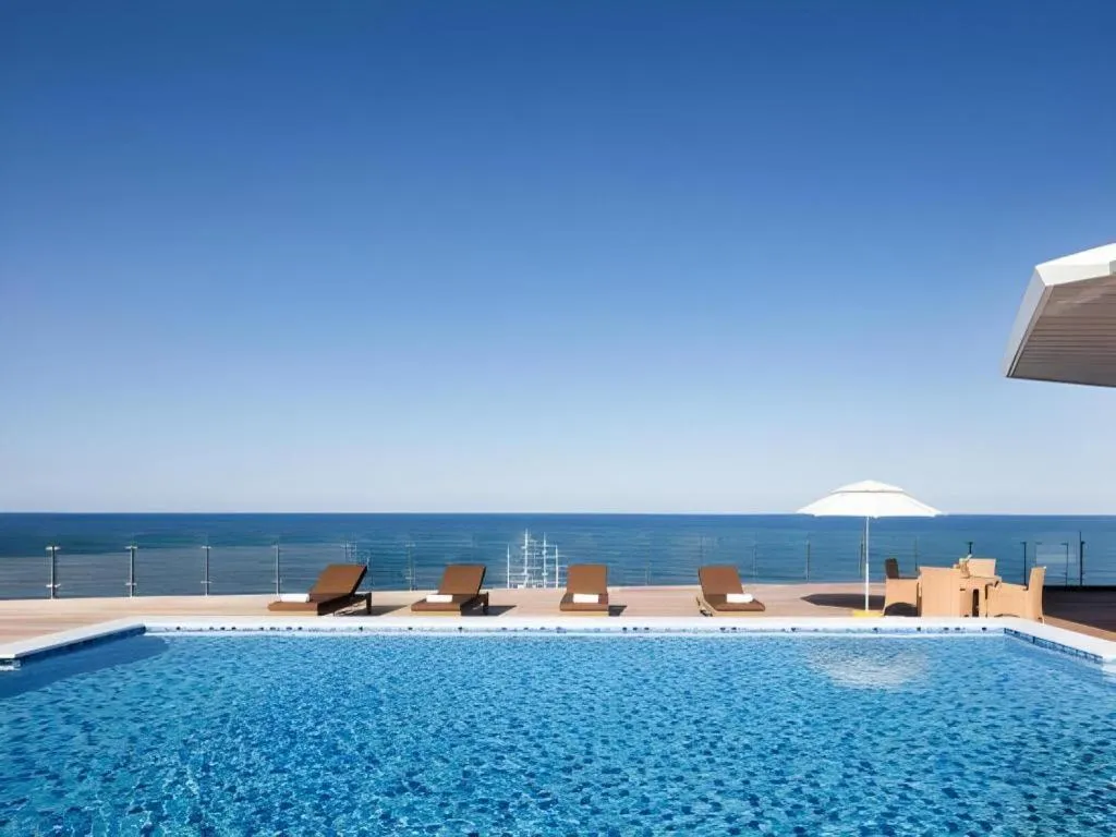 Sun Cruise Resort and Yacht