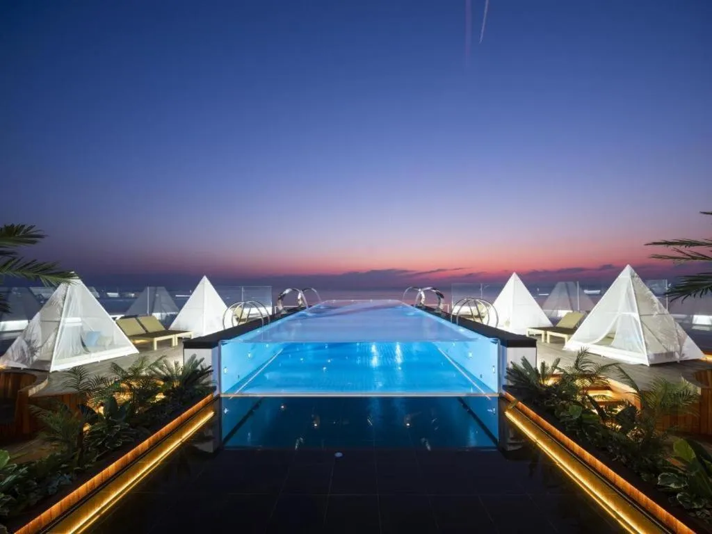 Sun Cruise Resort and Yacht