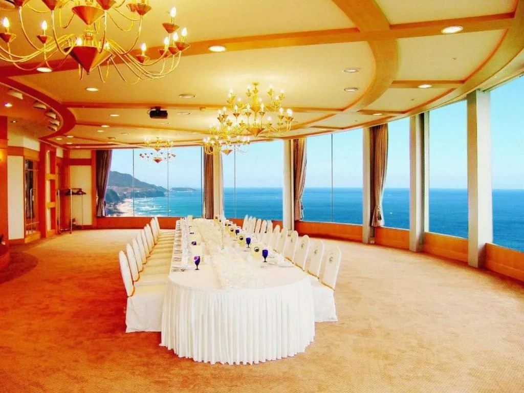 Sun Cruise Resort and Yacht