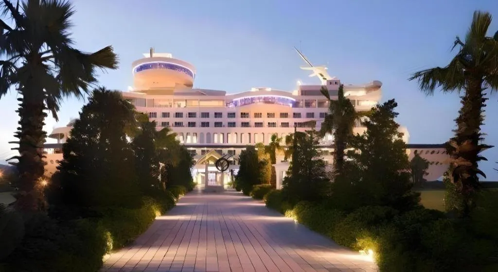 Sun Cruise Resort and Yacht