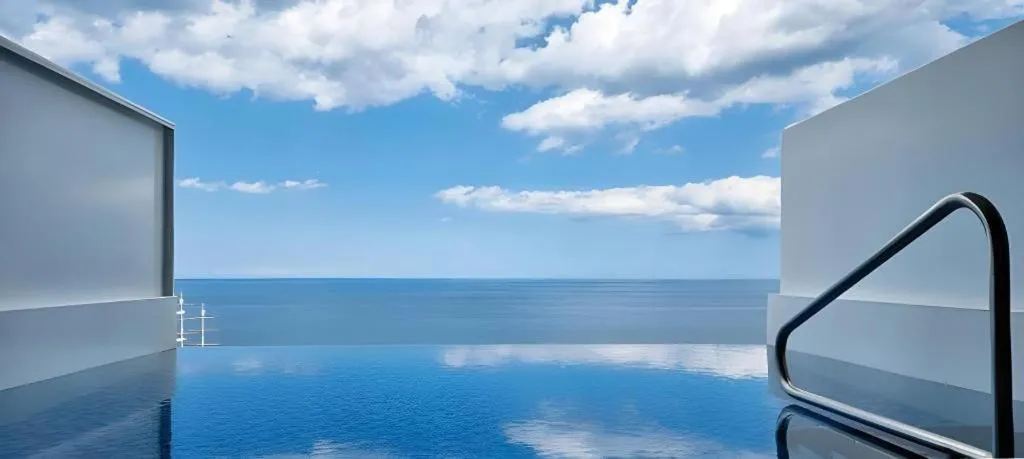 Sun Cruise Resort and Yacht