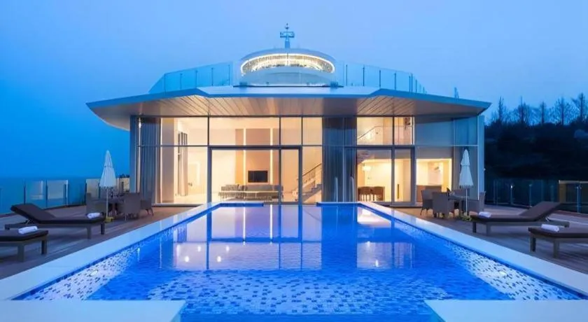 Sun Cruise Resort and Yacht