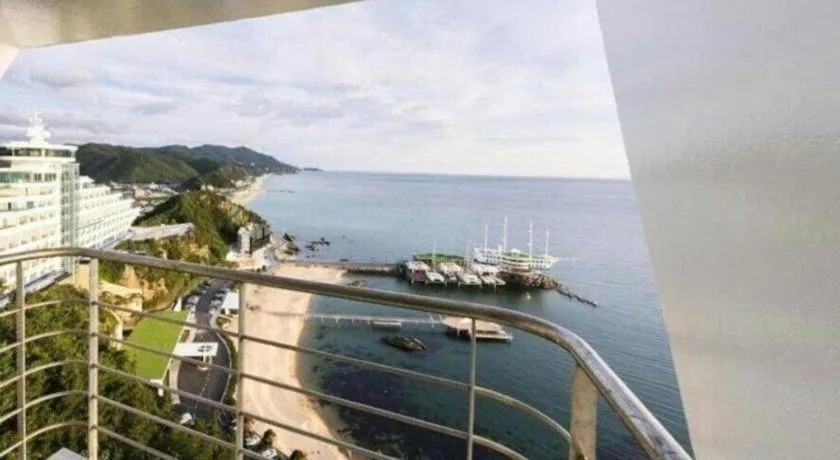 Sun Cruise Resort and Yacht