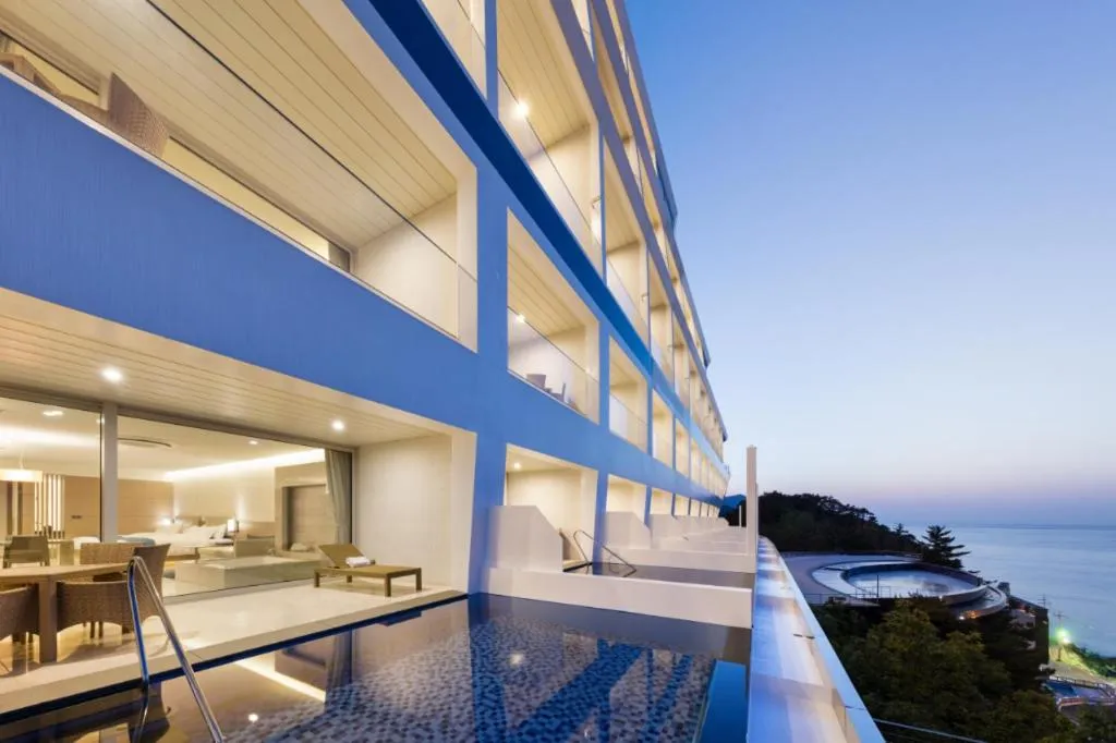 Sun Cruise Resort and Yacht