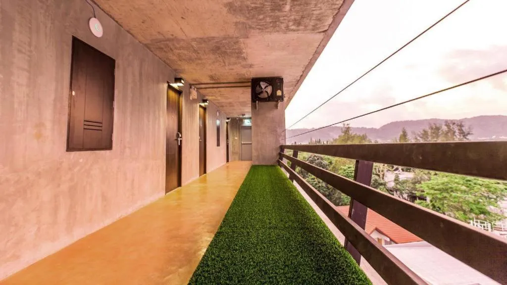 B2 Phuket Boutique & Budget Hotel