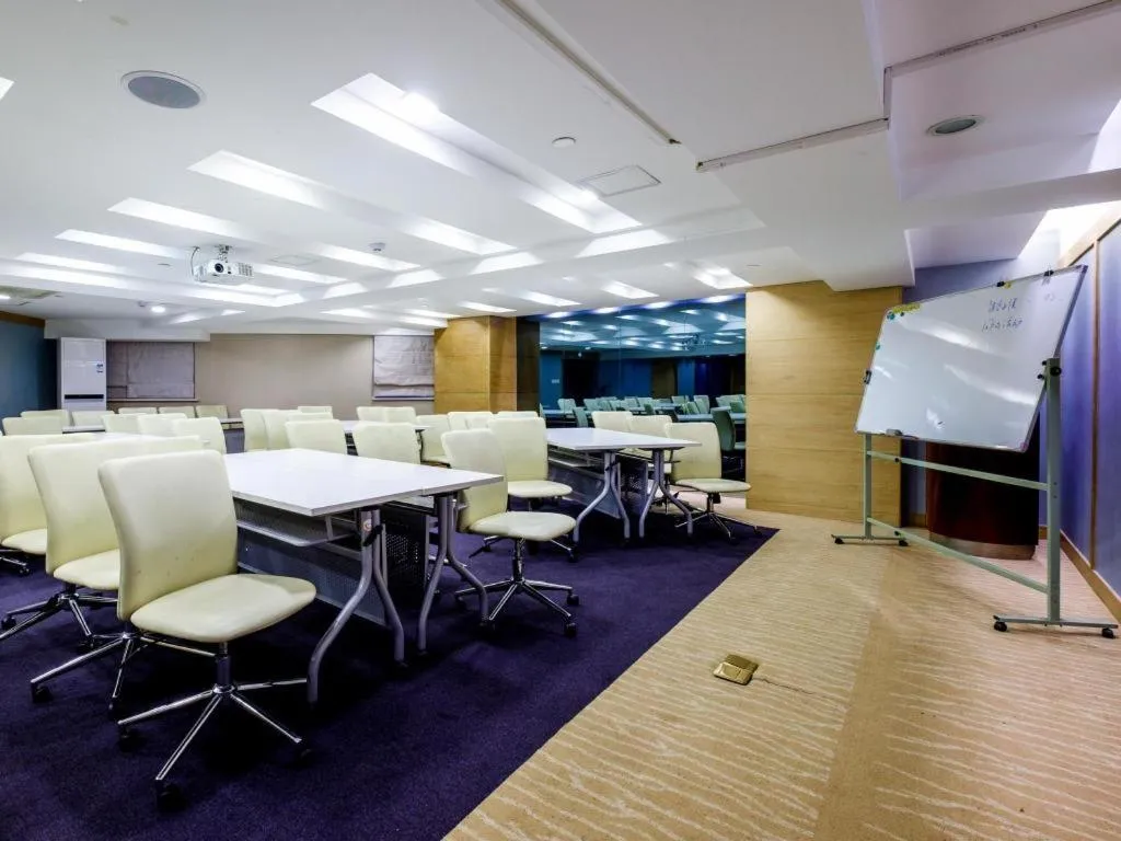 JI Hotel Shanghai Yan'an Road