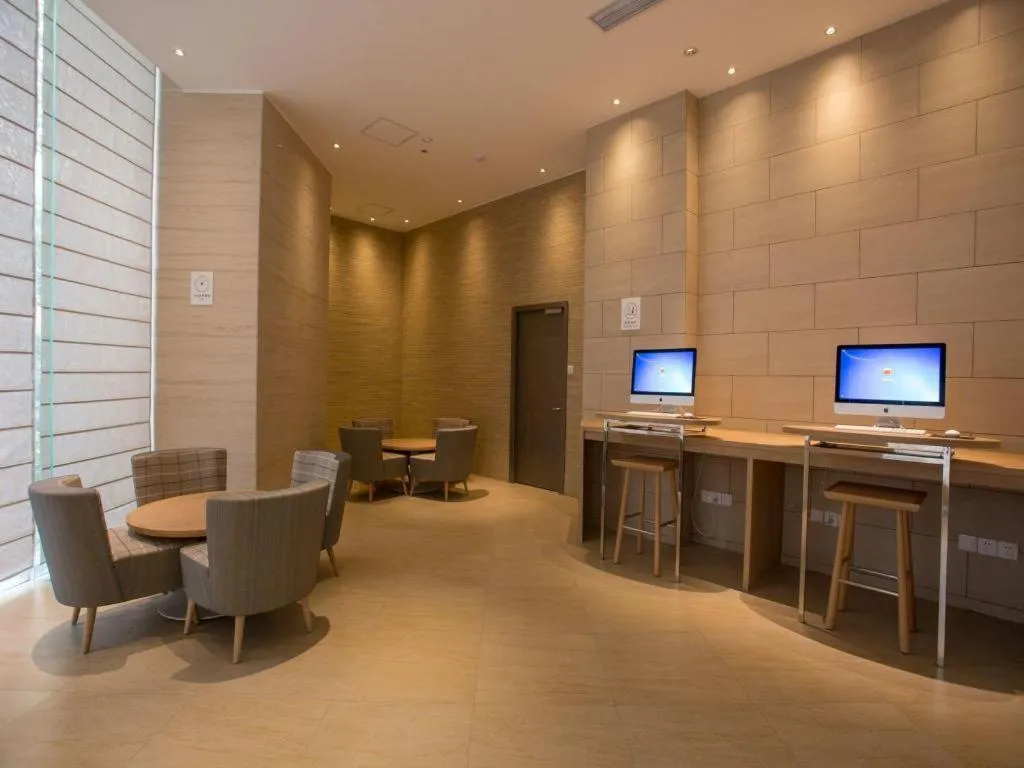 JI Hotel Shanghai Yan'an Road