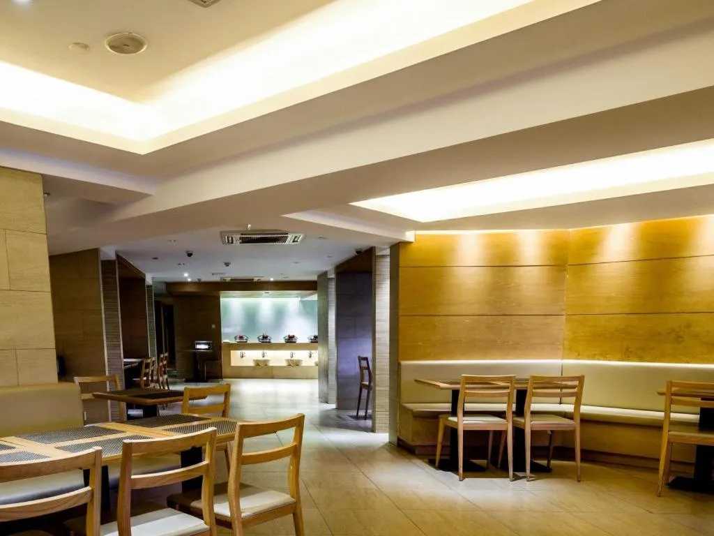 JI Hotel Shanghai Yan'an Road