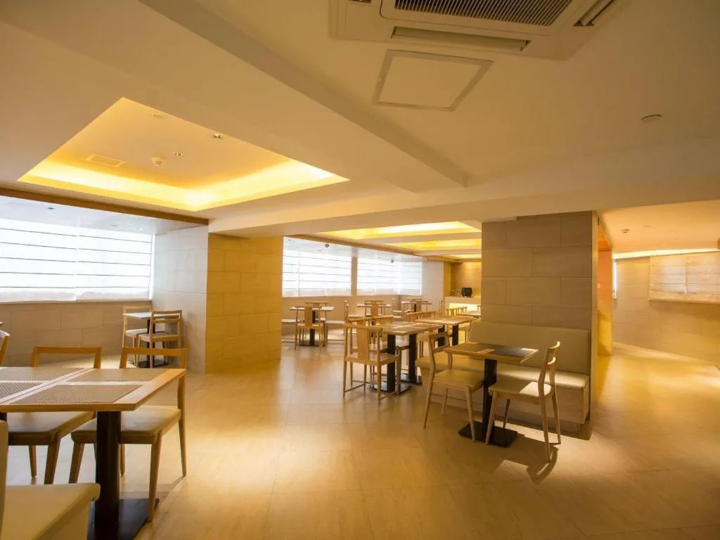 JI Hotel Shanghai Yan'an Road