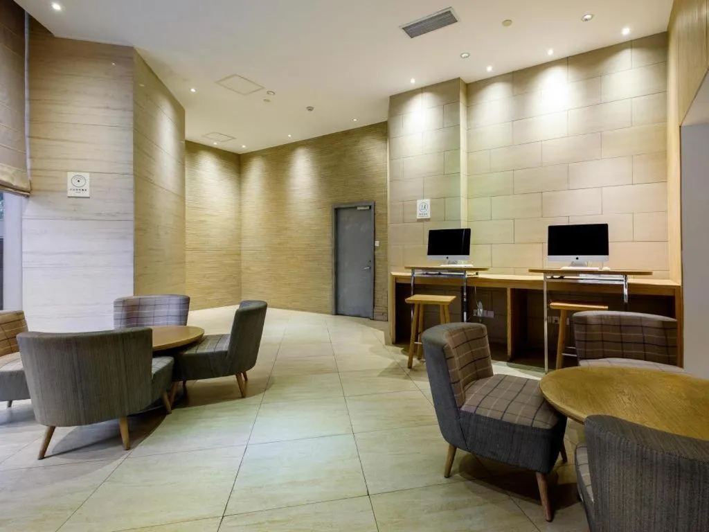 JI Hotel Shanghai Yan'an Road