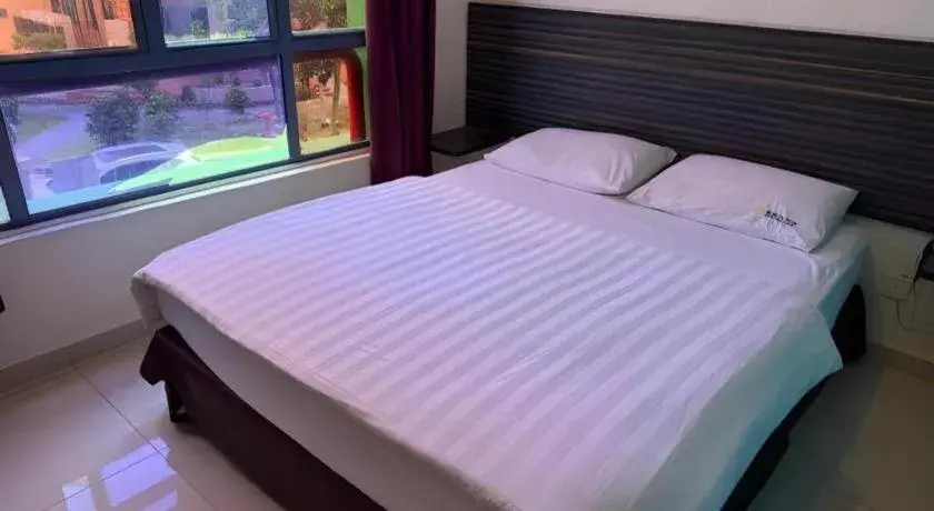 Bed in Darlene Hotel Bed in Darlene Hotel