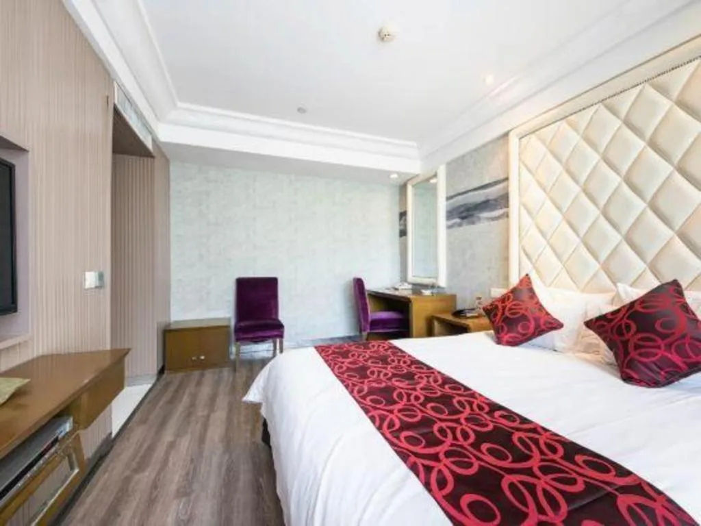 Bed in Nanjing Grand Da Qiao Hotel