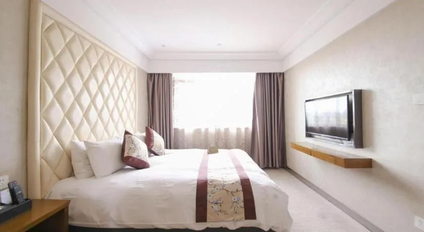 Bed in Nanjing Grand Da Qiao Hotel