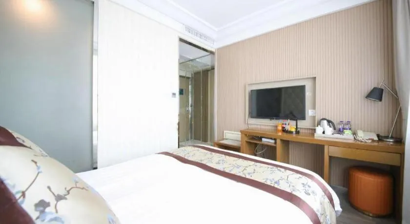 Bed in Nanjing Grand Da Qiao Hotel