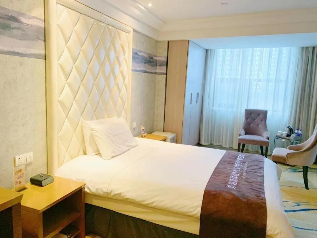 Bed in Nanjing Grand Da Qiao Hotel