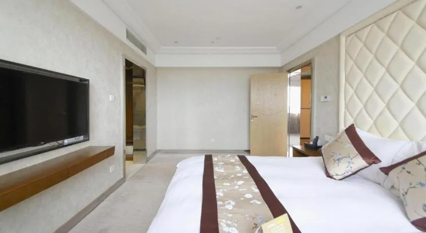 Bed in Nanjing Grand Da Qiao Hotel