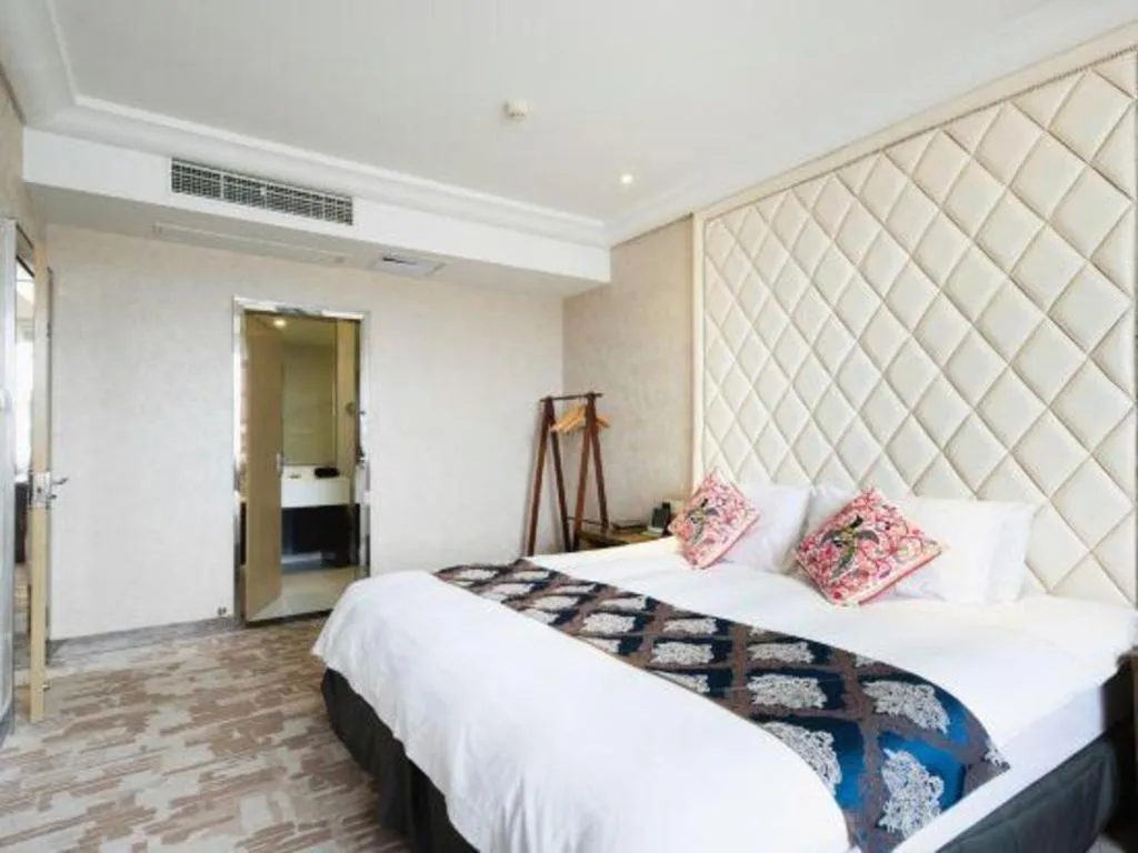 Bed in Nanjing Grand Da Qiao Hotel