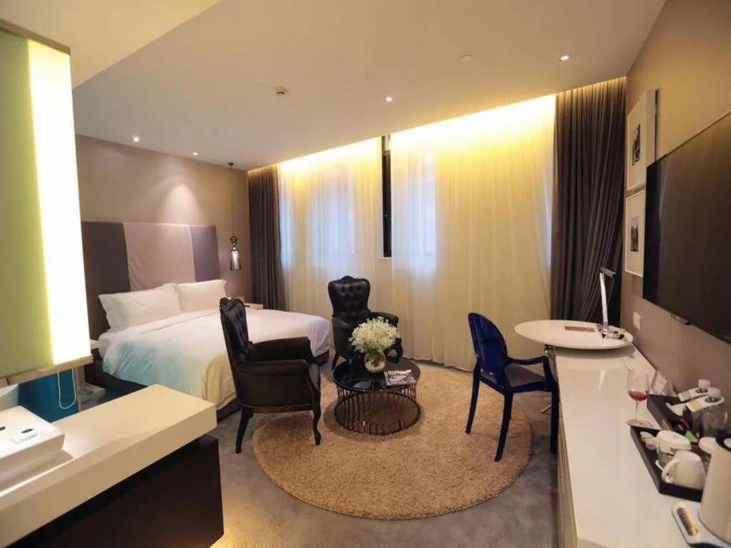 Bed in Jinjiang Metropolo Hotel Classiq Shanghai Off Bund