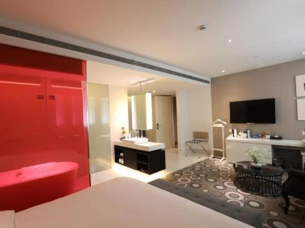 Bed in Jinjiang Metropolo Hotel Classiq Shanghai Off Bund