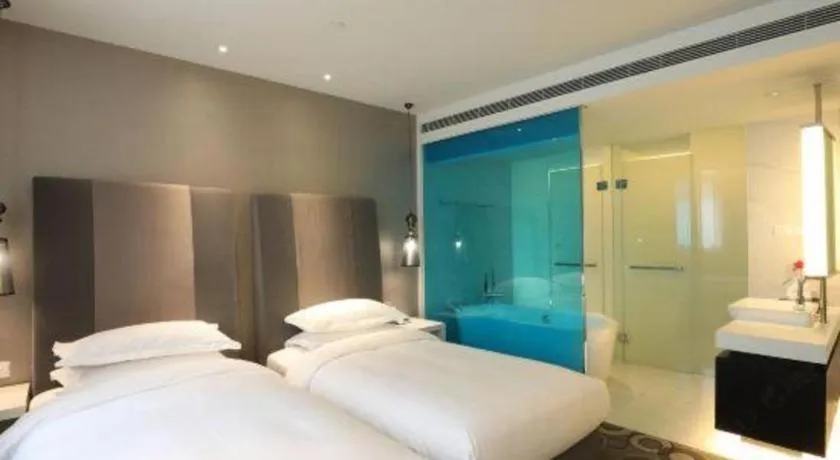 Bed in Jinjiang Metropolo Hotel Classiq Shanghai Off Bund