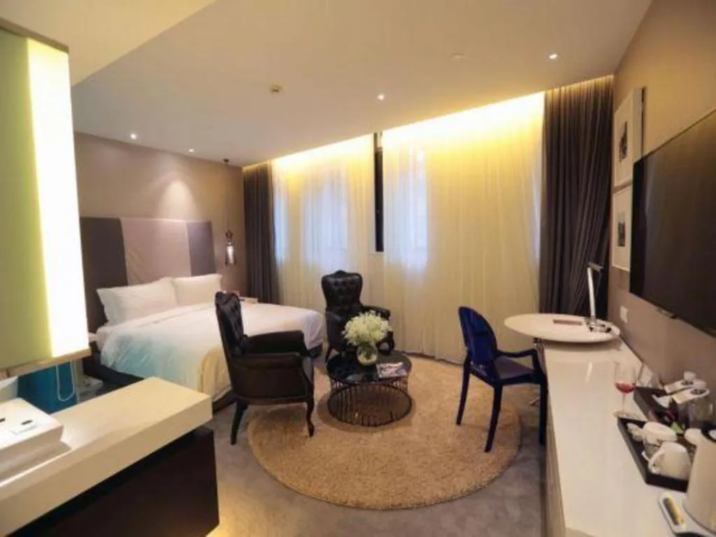 Bed in Jinjiang Metropolo Hotel Classiq Shanghai Off Bund