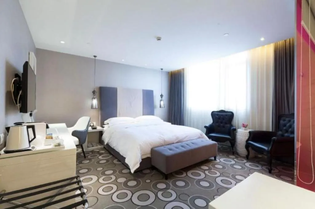 Bed in Jinjiang Metropolo Hotel Classiq Shanghai Off Bund
