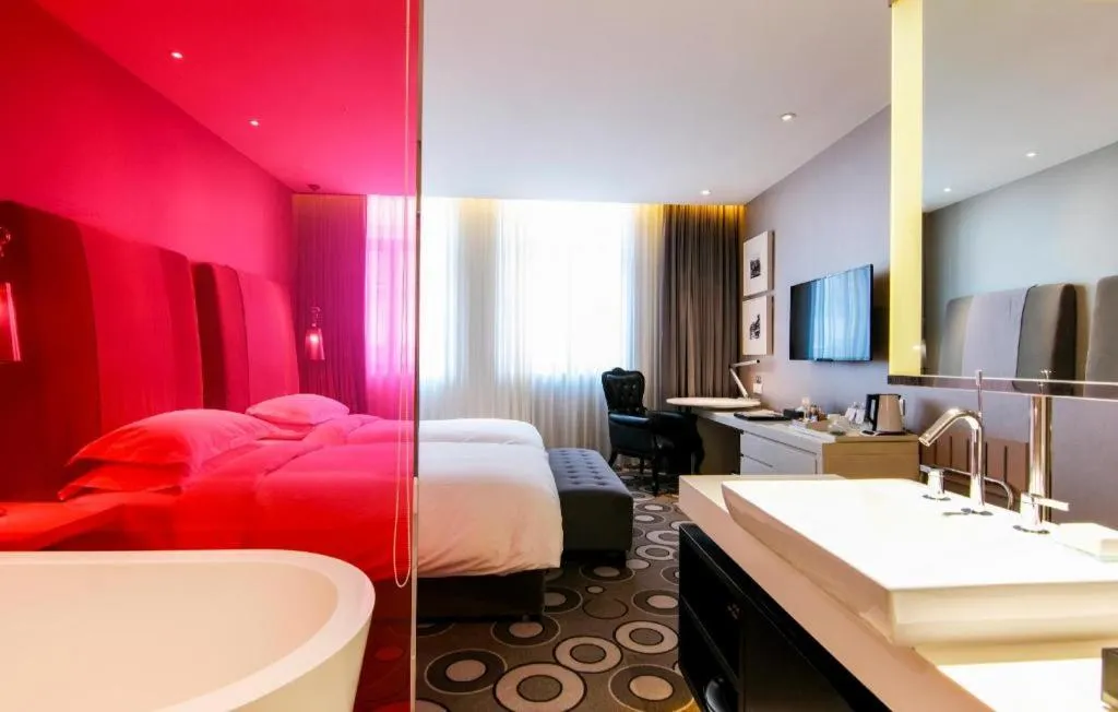 Bed in Jinjiang Metropolo Hotel Classiq Shanghai Off Bund