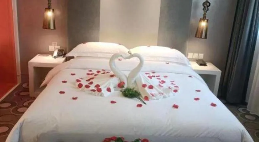 Bed in Jinjiang Metropolo Hotel Classiq Shanghai Off Bund