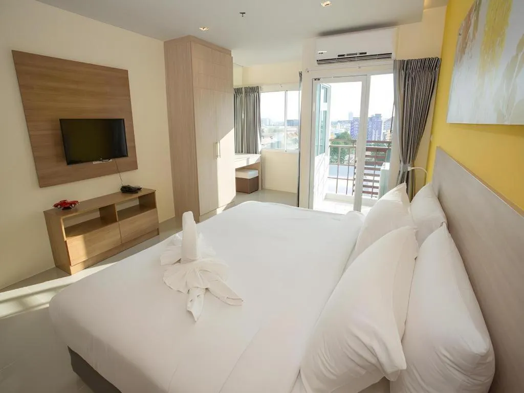 Bed in R-Con Hotel @ Siam