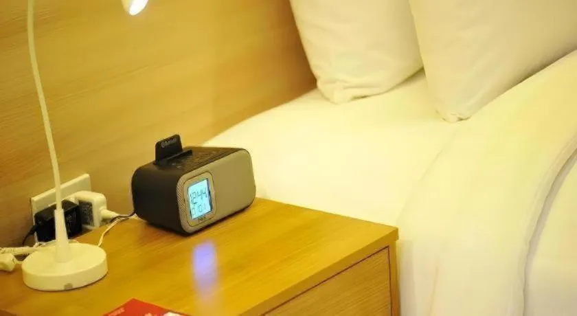 Bed in R-Con Hotel @ Siam