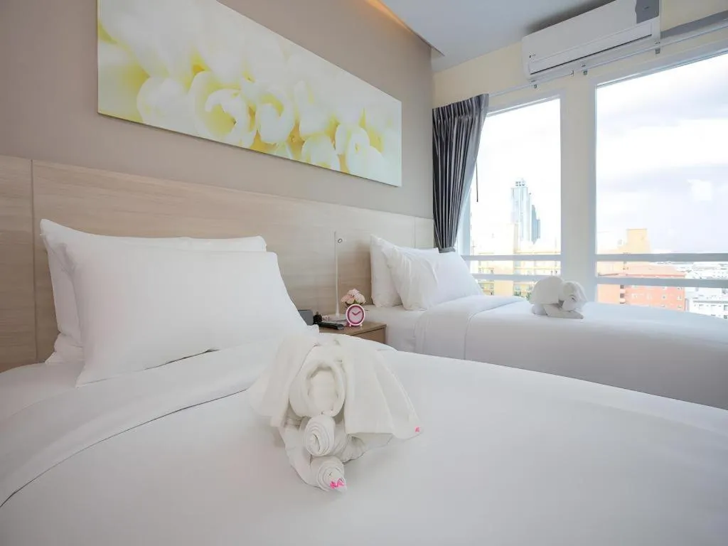 Bed in R-Con Hotel @ Siam