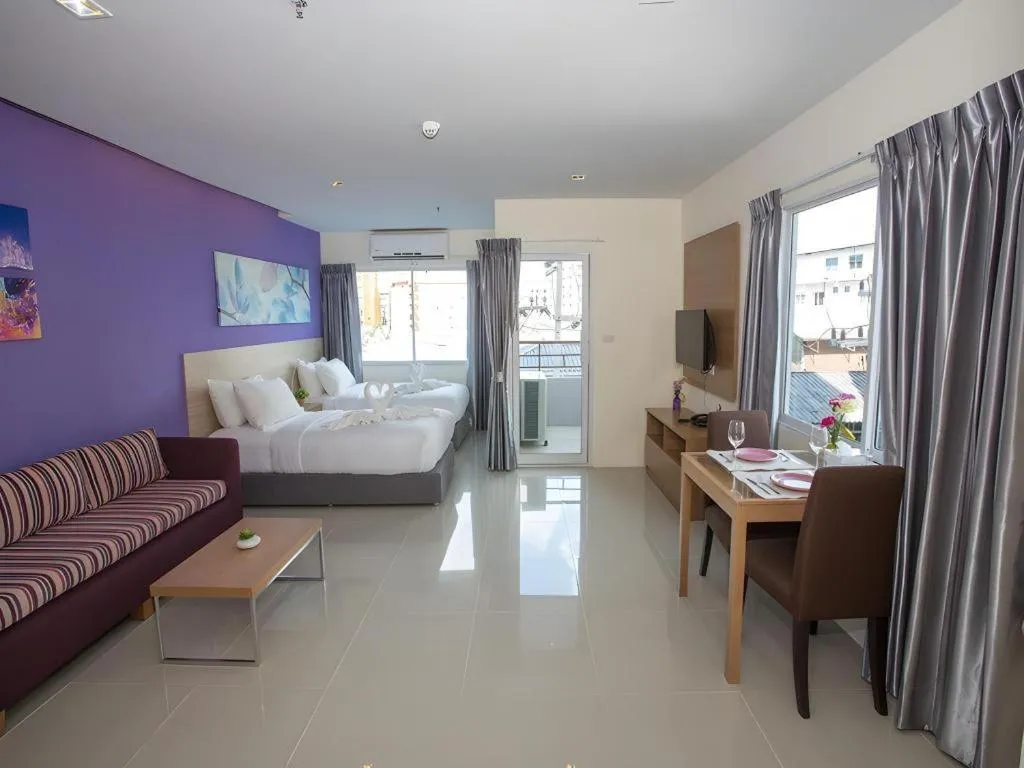 Bed in R-Con Hotel @ Siam