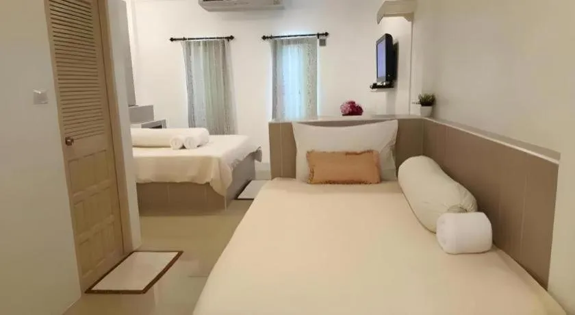 Bed in Saraburi Garden Resort