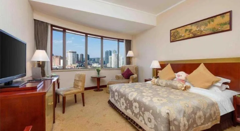 Bed in Kunming Jinjiang Hotel