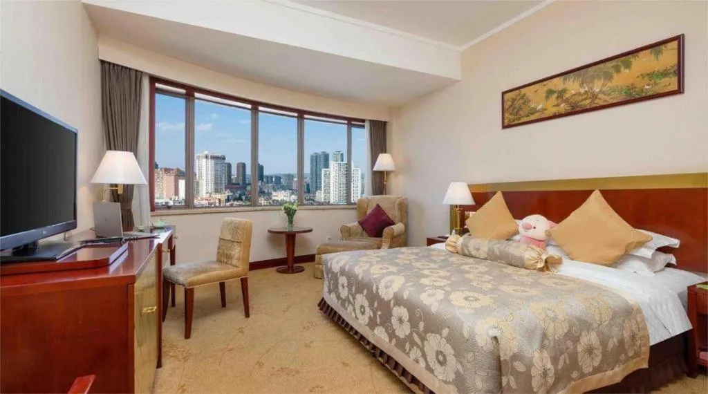 Bed in Kunming Jinjiang Hotel