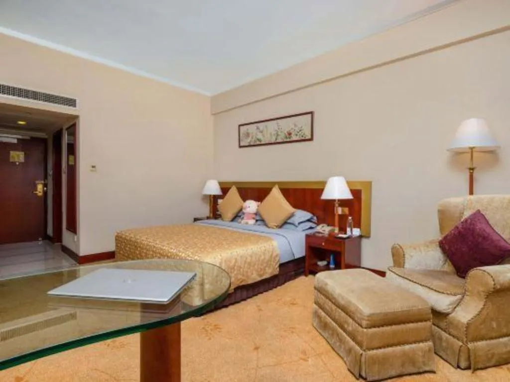 Bed in Kunming Jinjiang Hotel