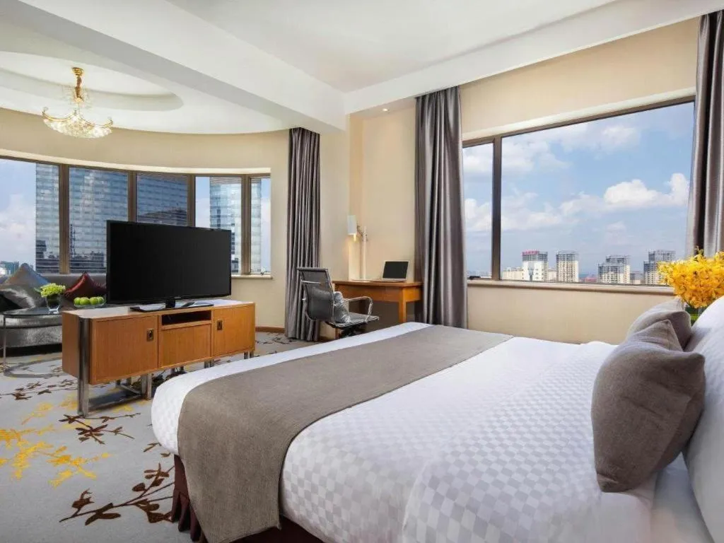 Bed in Kunming Jinjiang Hotel