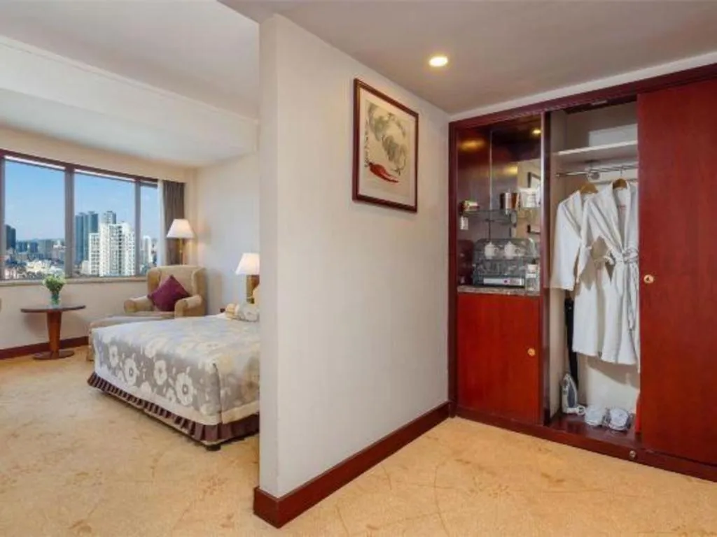 Bed in Kunming Jinjiang Hotel