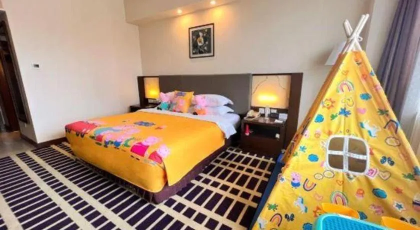 Bed in Kunming Jinjiang Hotel