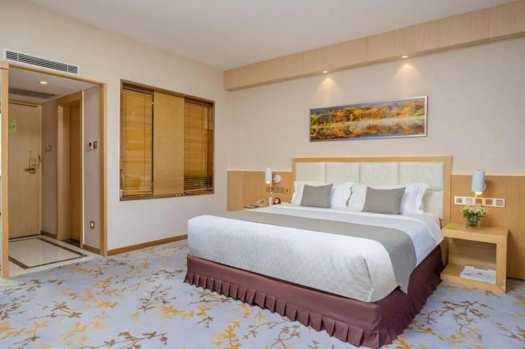 Bed in Kunming Jinjiang Hotel