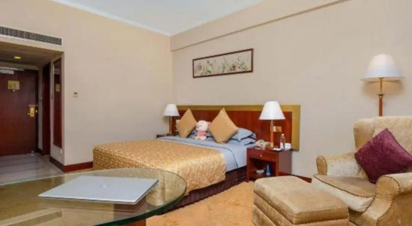 Bed in Kunming Jinjiang Hotel