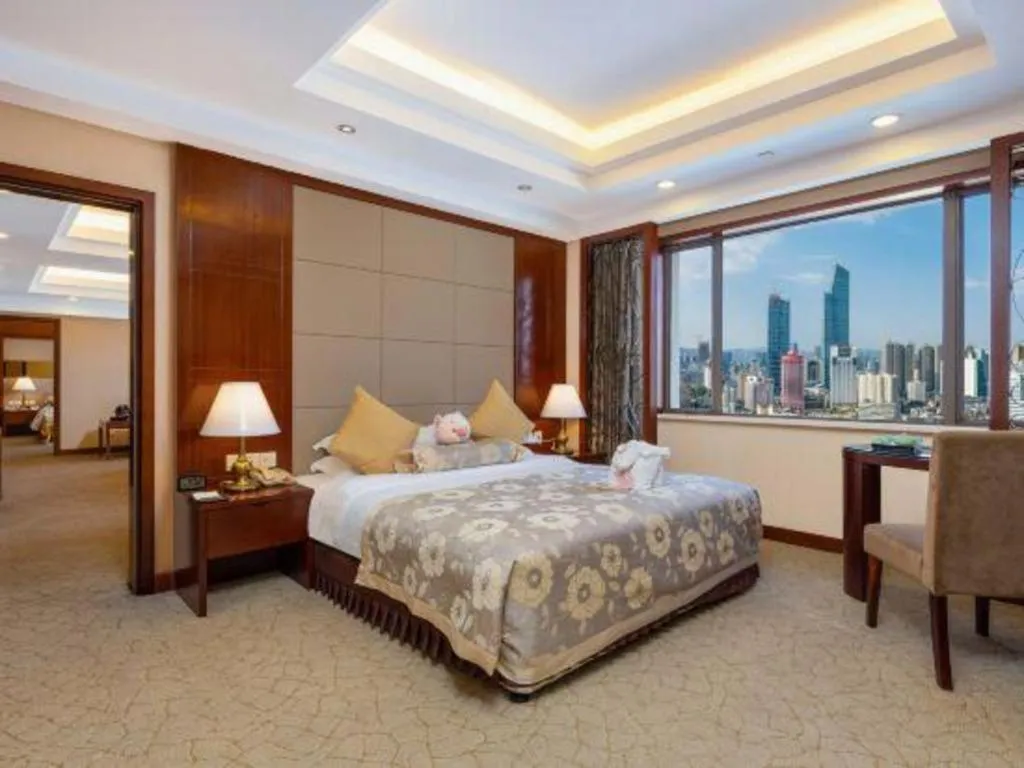 Bed in Kunming Jinjiang Hotel