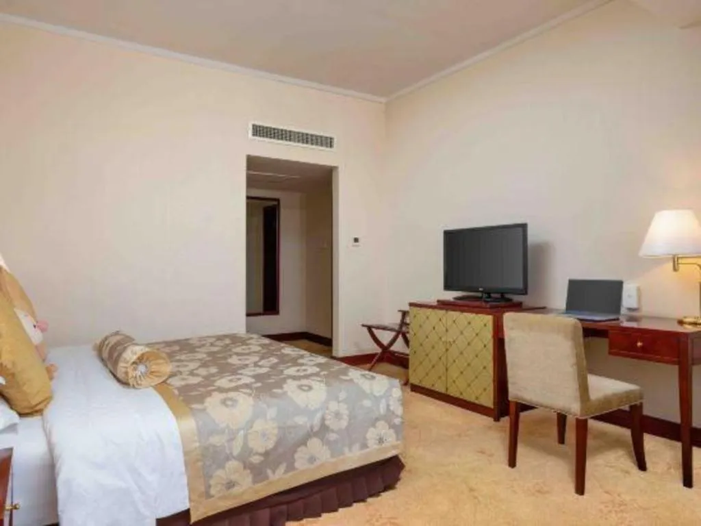 Bed in Kunming Jinjiang Hotel