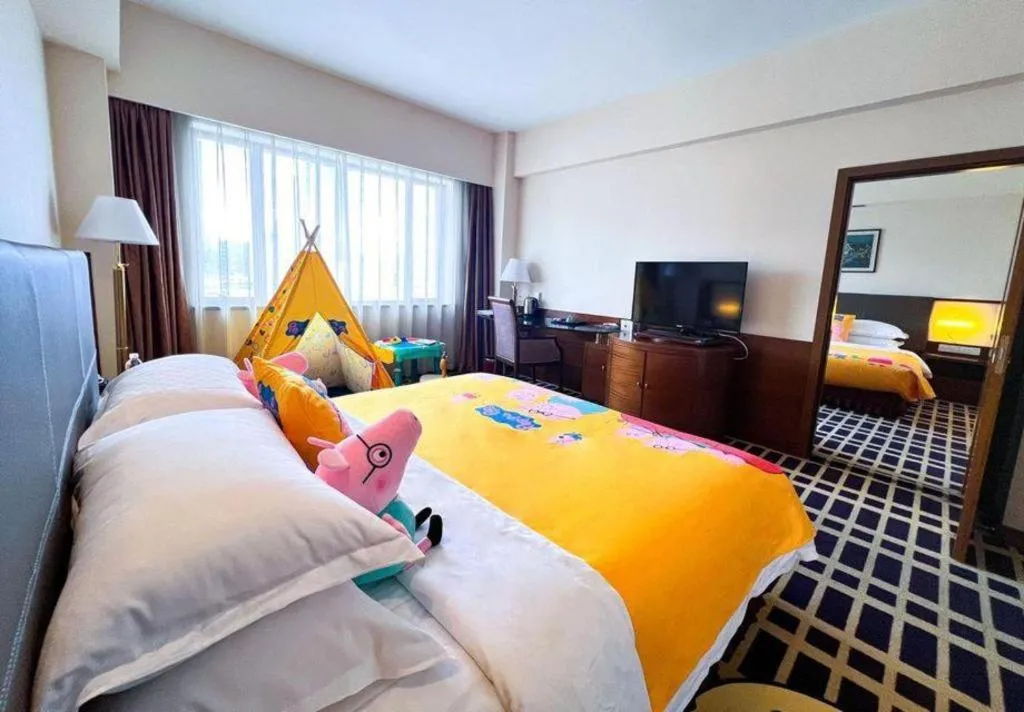 Bed in Kunming Jinjiang Hotel