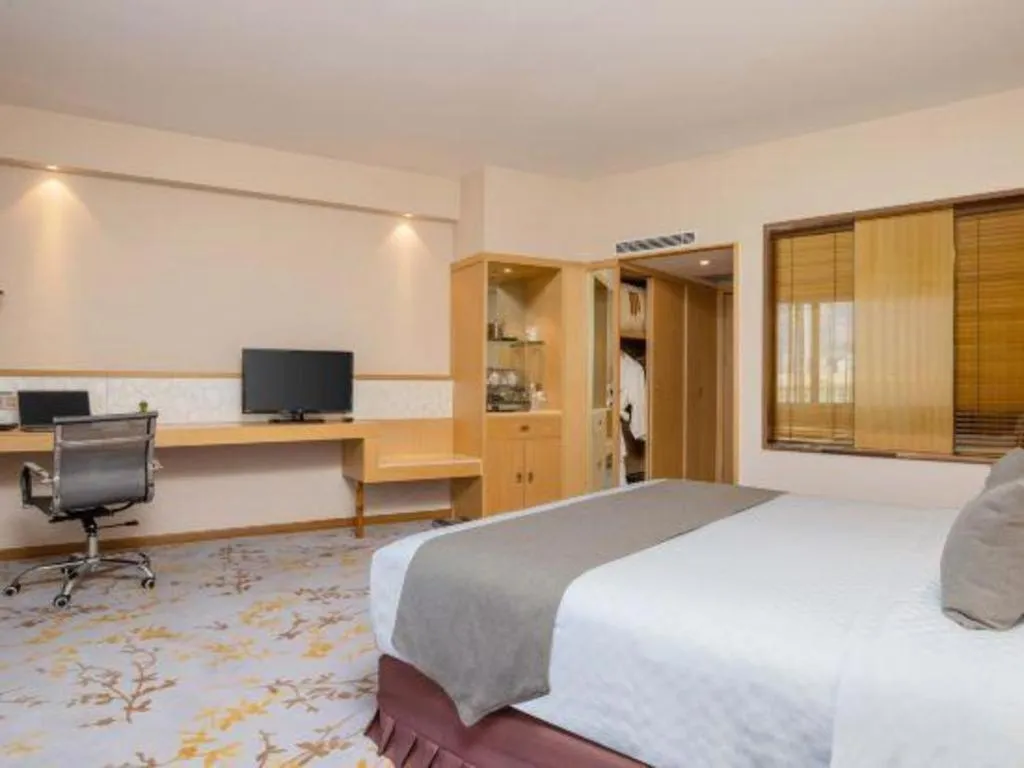 Bed in Kunming Jinjiang Hotel