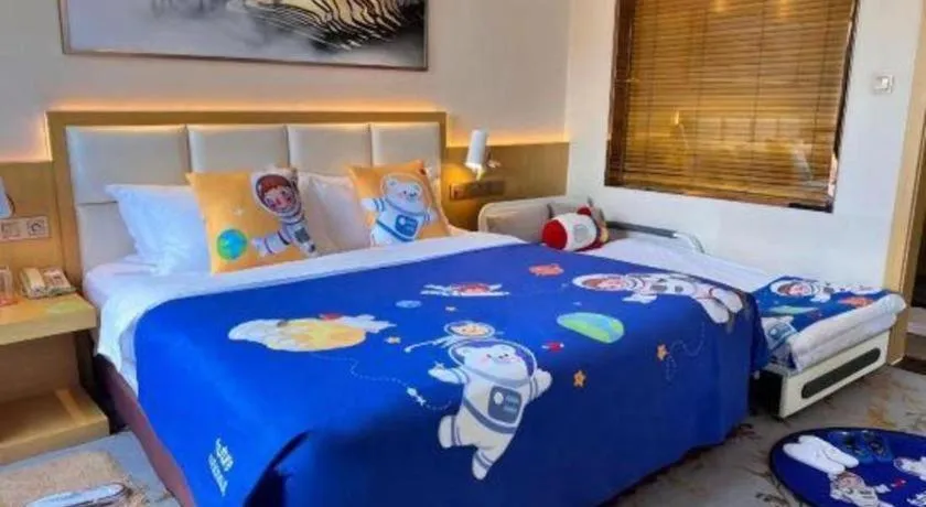 Bed in Kunming Jinjiang Hotel