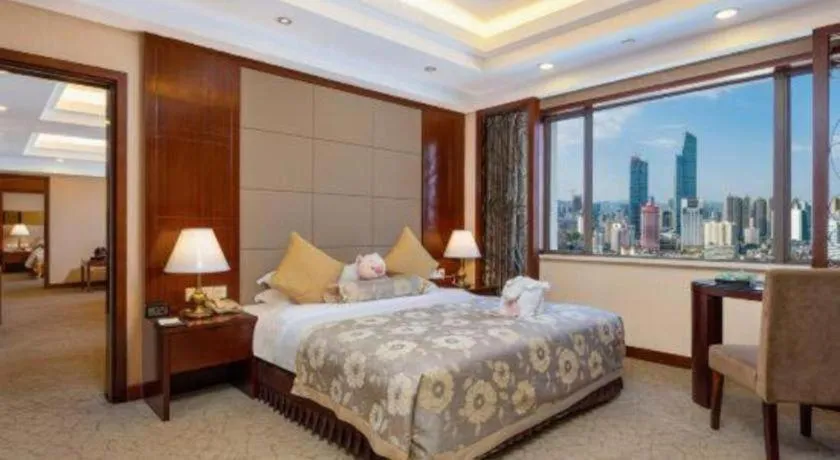 Bed in Kunming Jinjiang Hotel