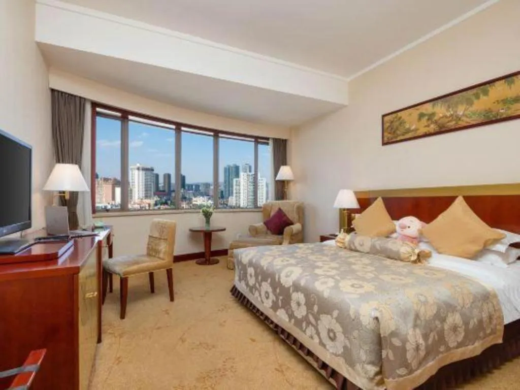 Bed in Kunming Jinjiang Hotel