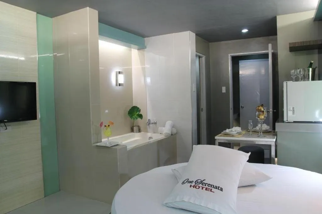 One Serenata Hotel General Trias