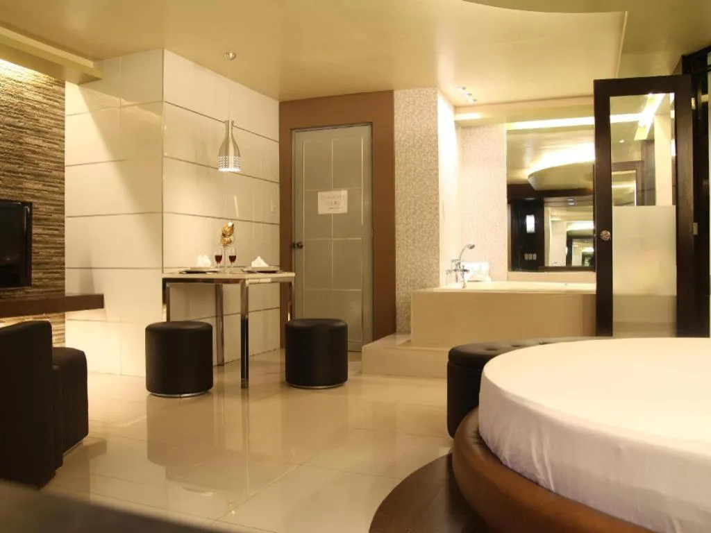 One Serenata Hotel General Trias